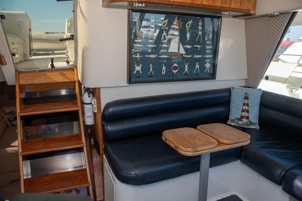 Bayliner-4788 Pilothouse 1998-J&B Mount Pleasant-South Carolina-United States-Dinette and Access to Flybridge-1675814