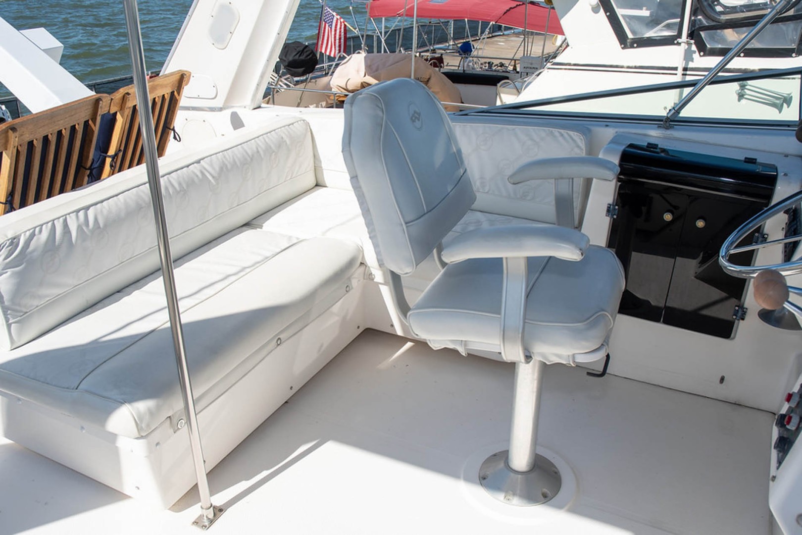 Bayliner-4788 Pilothouse 1998-J&B Mount Pleasant-South Carolina-United States-Helm Seat and Guest Seating Aft-1675825 | Thumbnail