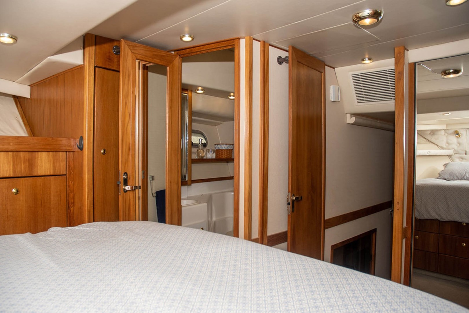 Bayliner-4788 Pilothouse 1998-J&B Mount Pleasant-South Carolina-United States-Master Aft and Ensuite Head-1675788 | Thumbnail