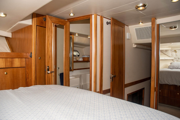 Bayliner-4788 Pilothouse 1998-J&B Mount Pleasant-South Carolina-United States-Master Aft and Ensuite Head-1675788