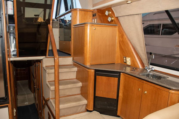Bayliner-4788 Pilothouse 1998-J&B Mount Pleasant-South Carolina-United States-Steps up to Pilothouse and Down to Staterooms-1675782