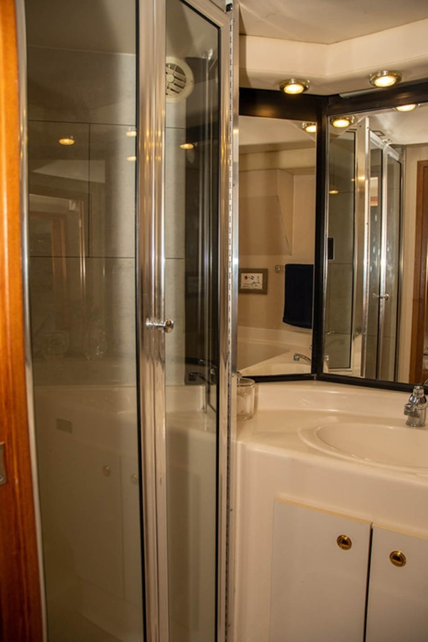 Bayliner-4788 Pilothouse 1998-J&B Mount Pleasant-South Carolina-United States-Guest Shower-1675793