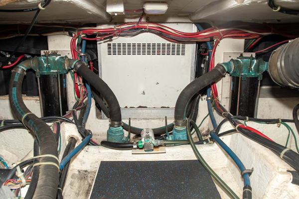 Bayliner-4788 Pilothouse 1998-J&B Mount Pleasant-South Carolina-United States-Engine Compartment-1675801