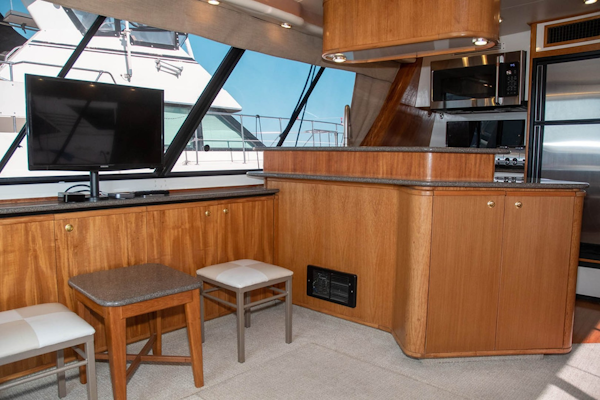 Bayliner-4788 Pilothouse 1998-J&B Mount Pleasant-South Carolina-United States-Smart TV on pedestal mount (2020)-1675773