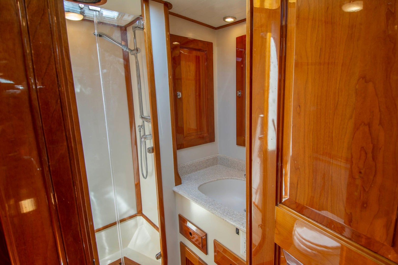 Hinckley-Custom 60 1997-Chimera Stuart-Florida-United States-Master Head and Shower-1680244 | Thumbnail
