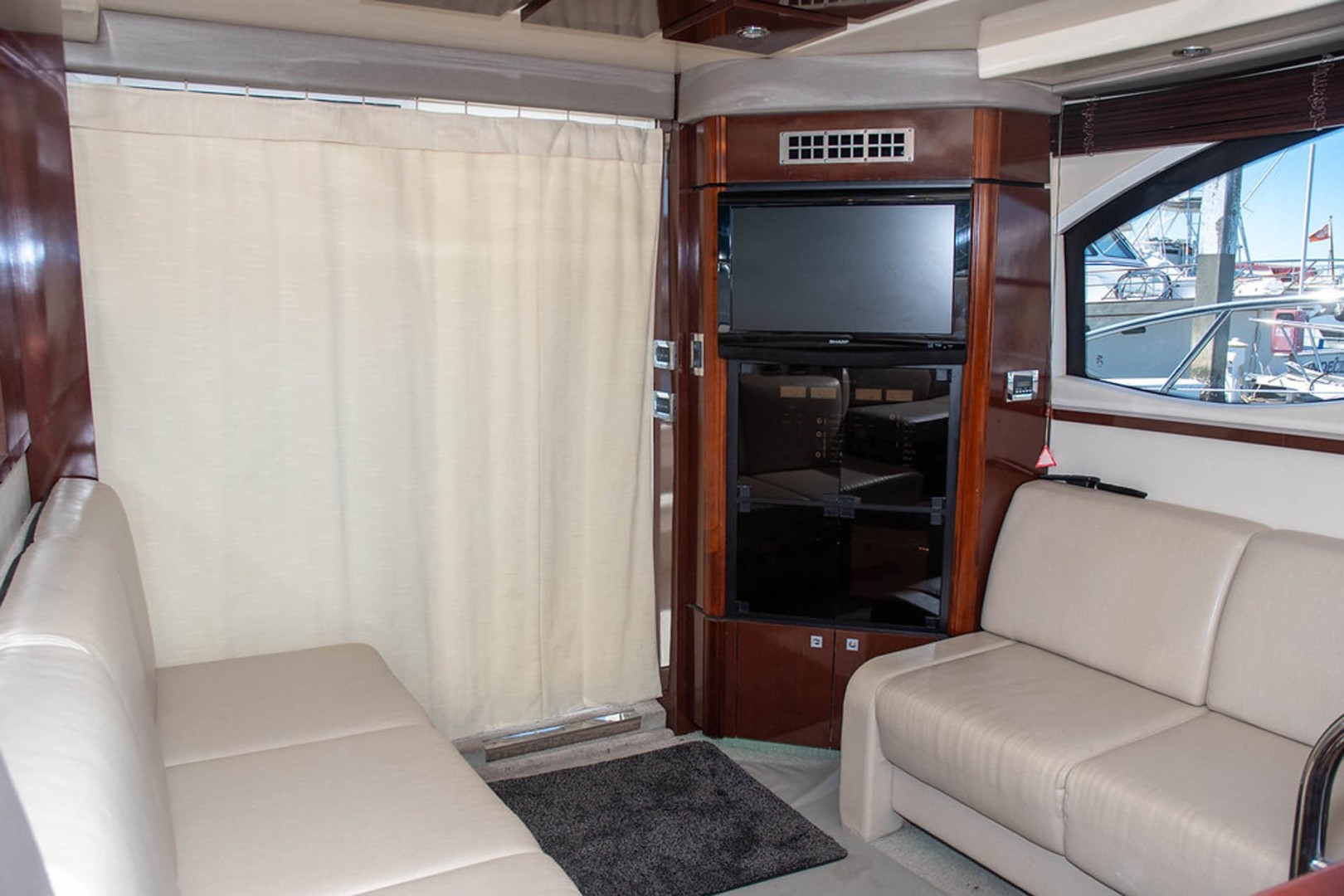 Sea Ray-Sedan Bridge 390 2010-Bad Decision Charleston-South Carolina-United States-Salon looking Aft-1681713 | Thumbnail
