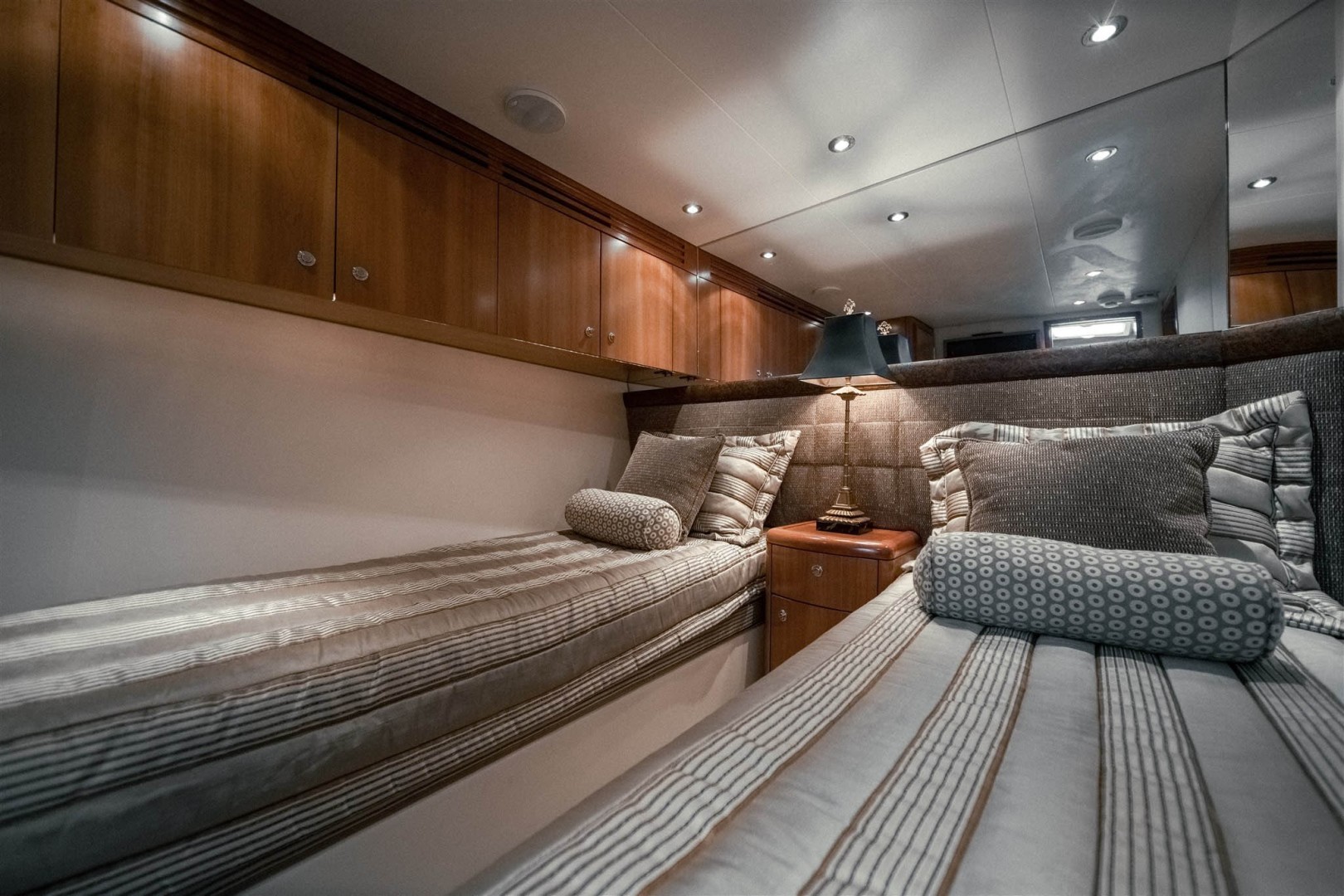 Hatteras-68 Convertible 2006-Dr. Dark Boca Raton-Florida-United States-Guest Stateroom to Starboard-1685773 | Thumbnail