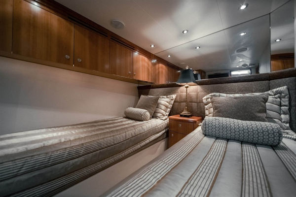 Hatteras-68 Convertible 2006-Dr. Dark Boca Raton-Florida-United States-Guest Stateroom to Starboard-1685773