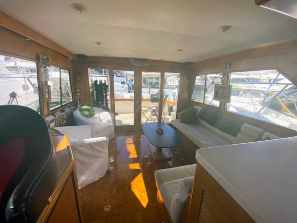 Ocean Alexander-Sedan Bridge 1993-Bird of Paradise Seattle-Washington-United States-Salon Looking Aft-1687852