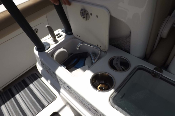 Sailfish-320 Center Console 2015-ANDIAMO Mt. Pleasant-South Carolina-United States-Sink and Live Well-1695097