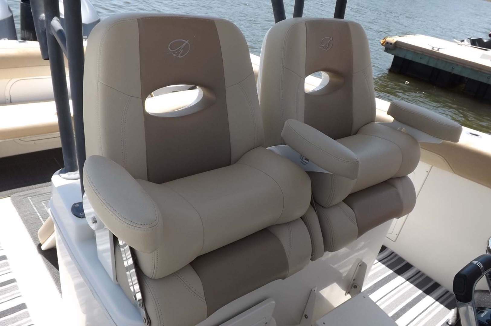 Sailfish-320 Center Console 2015-ANDIAMO Mt. Pleasant-South Carolina-United States-Helm Bolster Seating-1695096 | Thumbnail