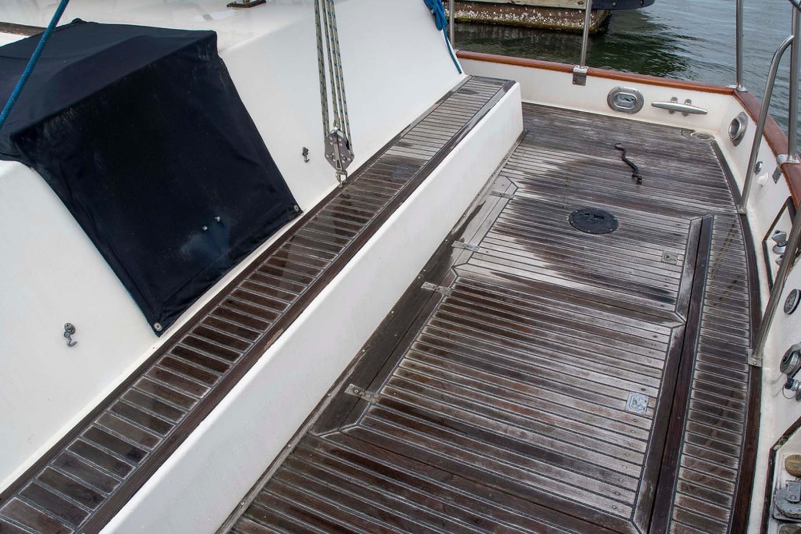 Grand Banks-42 Classic 1993-GOOD DAY Mount Pleasant-South Carolina-United States-Aft Deck-1701030 | Thumbnail