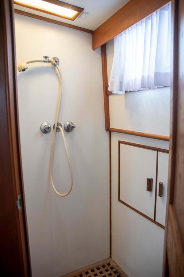 Grand Banks-42 Classic 1993-GOOD DAY Mount Pleasant-South Carolina-United States-Master Shower-1700984
