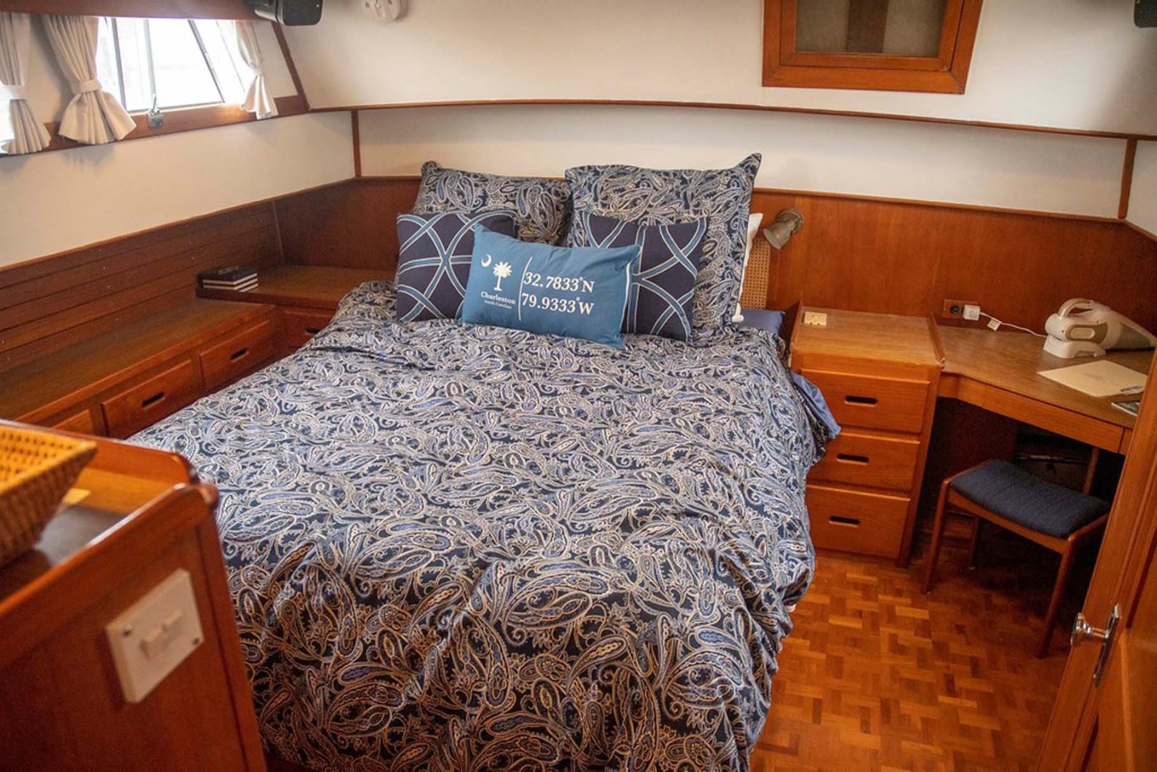 Grand Banks-42 Classic 1993-GOOD DAY Mount Pleasant-South Carolina-United States-Master Queen Walkaround Berth-1700976 | Thumbnail