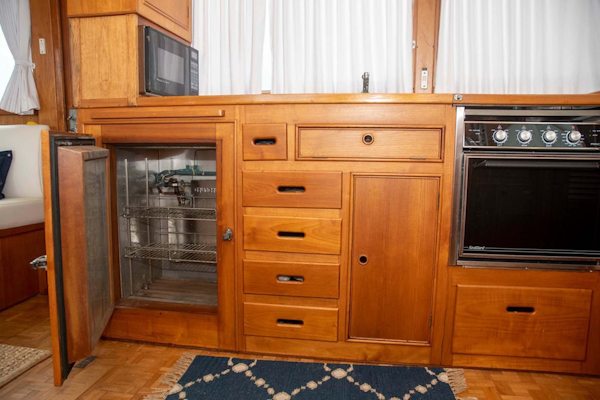 Grand Banks-42 Classic 1993-GOOD DAY Mount Pleasant-South Carolina-United States-Grunert Holding Plate Refrigerator Under Counter-1700958