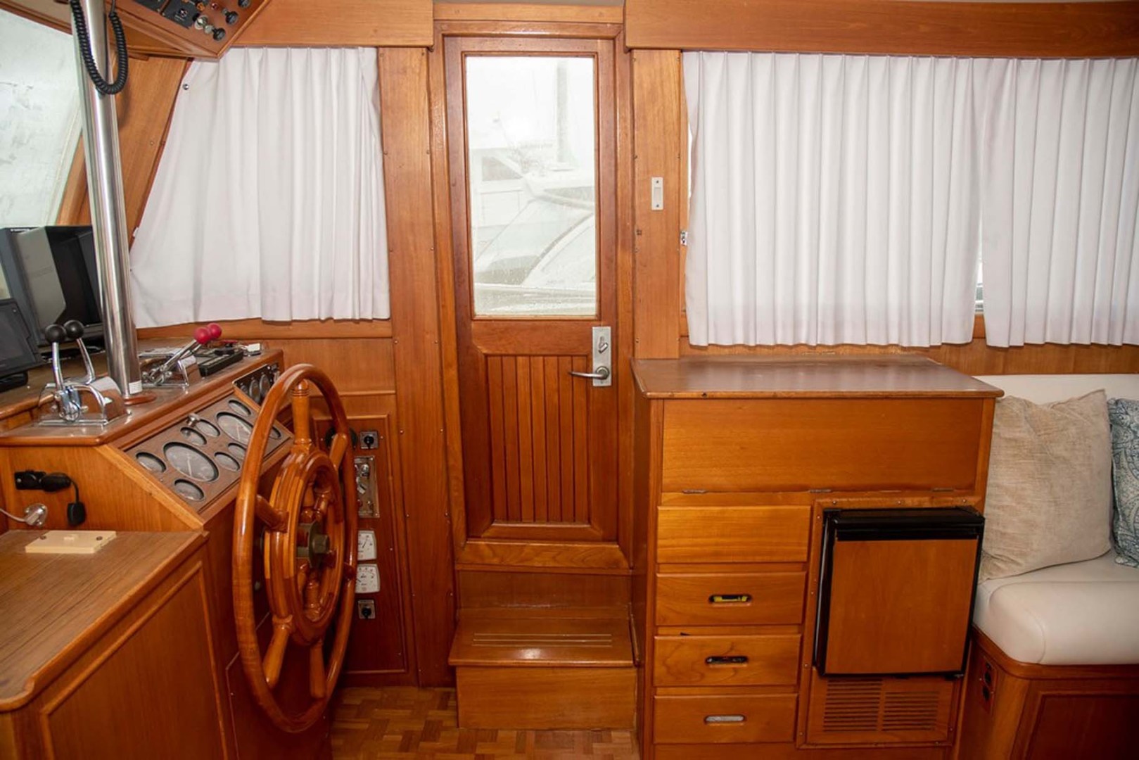 Grand Banks-42 Classic 1993-GOOD DAY Mount Pleasant-South Carolina-United States-Door to Starboard Side Deck-1700953 | Thumbnail