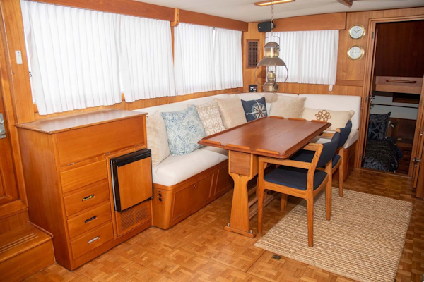 Grand Banks-42 Classic 1993-GOOD DAY Mount Pleasant-South Carolina-United States-Salon Table and L-Shaped Settee-1700966