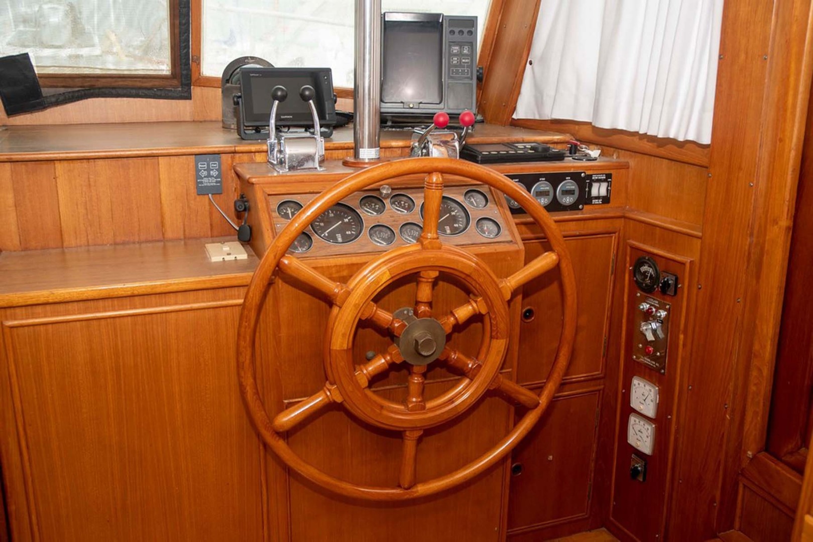 Grand Banks-42 Classic 1993-GOOD DAY Mount Pleasant-South Carolina-United States-Helm-1700947 | Thumbnail