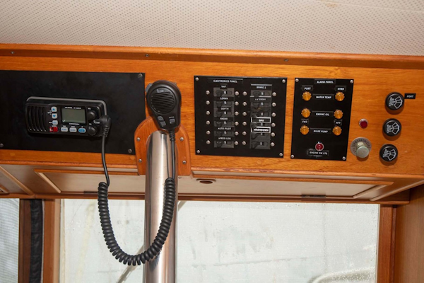 Grand Banks-42 Classic 1993-GOOD DAY Mount Pleasant-South Carolina-United States-Overhead Electronics-1700952