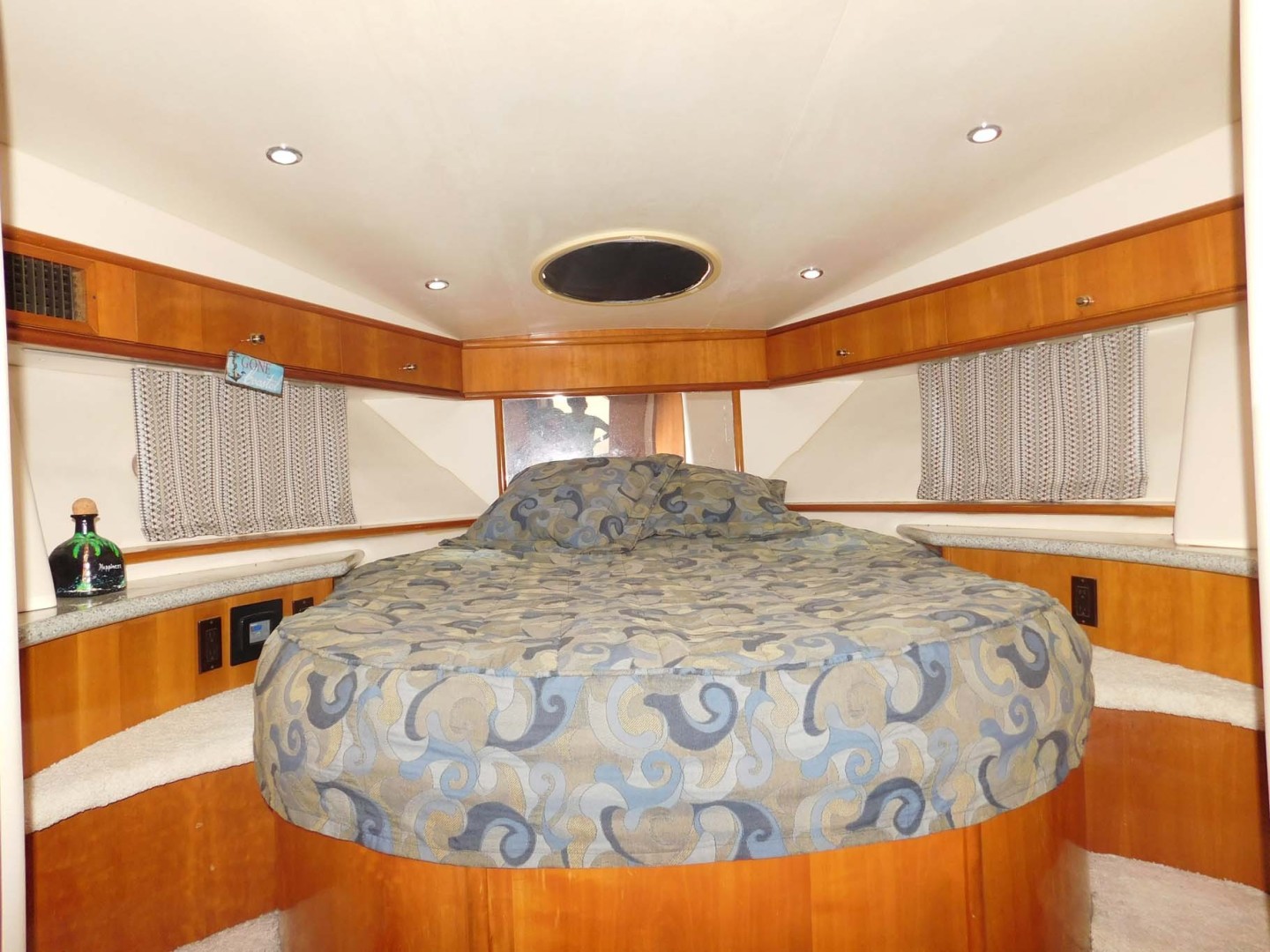 Carver-444 Cockpit Motor Yacht 2001-Happiness Merritt Island-Florida-United States-Queen Island Berth with Storage-1706159 | Thumbnail