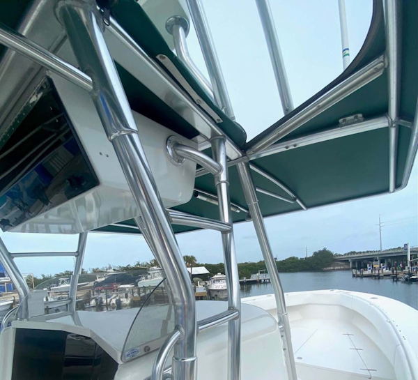 Venture-Center Console 2002 -Tavernier-Florida-United States-Access to 2nd Station-1710217