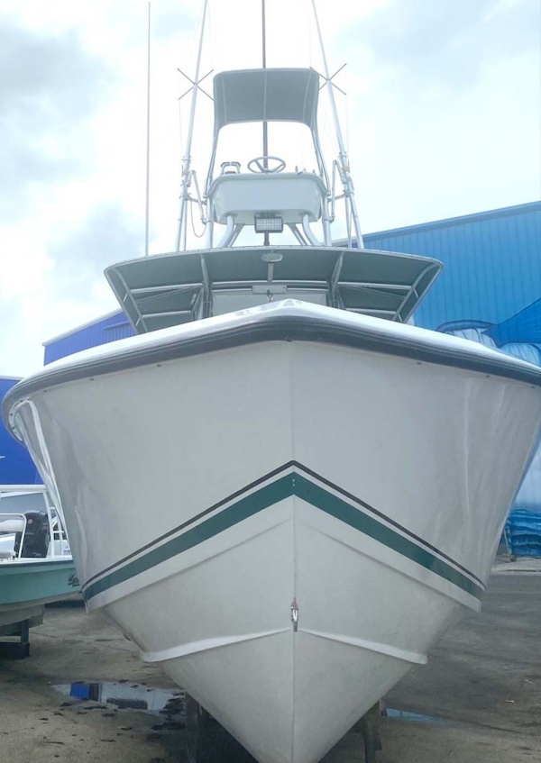 Venture-Center Console 2002 -Tavernier-Florida-United States-Bow on the Hard-1710229