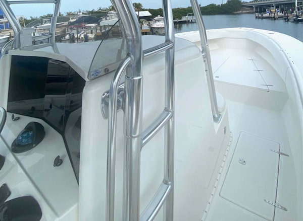 Venture-Center Console 2002 -Tavernier-Florida-United States-Ladder to 2nd Station-1710218