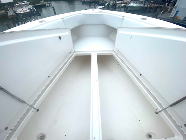 Venture-Center Console 2002 -Tavernier-Florida-United States-Bow Storage and Seating-1710214