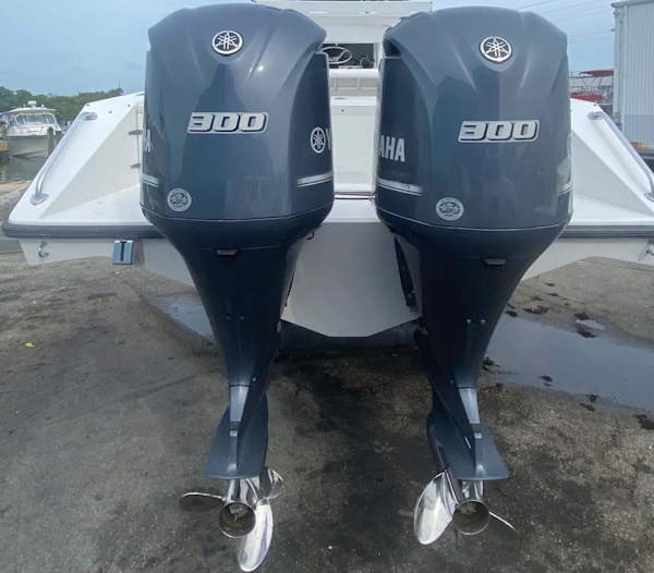Venture-Center Console 2002 -Tavernier-Florida-United States-Twin 300HP Yamahas-1710233