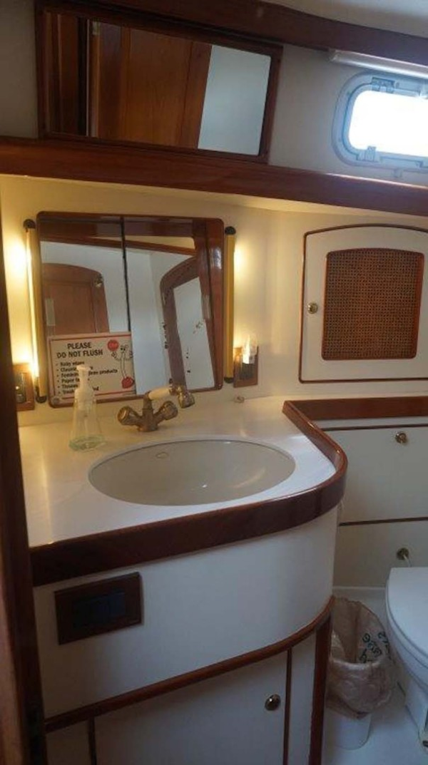Little Harbor-WhisperJet Flybridge Cruiser 1999-Sheer Luck Marco Island-Florida-United States-Master Head-1722844