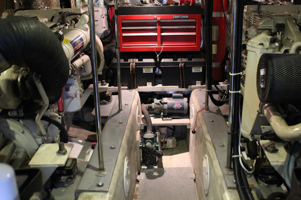 Carver-53 Voyager 1998-Sitting Duck Cape Coral-Florida-United States Engine Room Forward-1724561