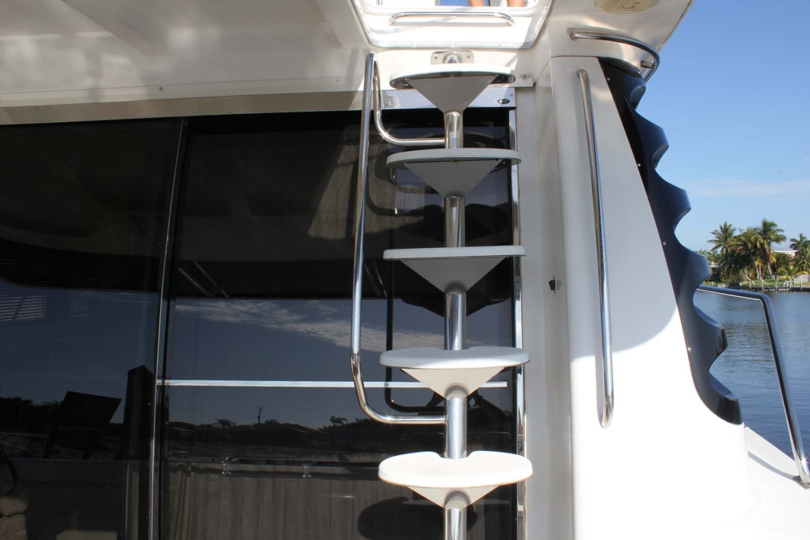 Carver-53 Voyager 1998-Sitting Duck Cape Coral-Florida-United States Cockpit Bridge Steps-1724559 | Thumbnail
