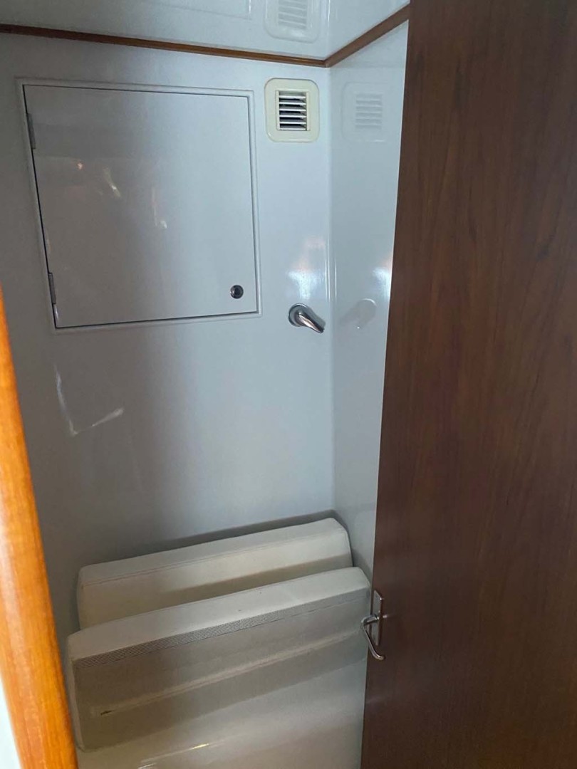 Custom-Billy Knowles Express 2001-FLeetwood Key Largo-Florida-United States Shower Stall-1724707 | Thumbnail