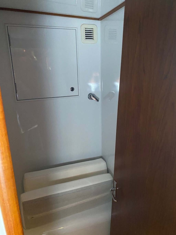 Custom-Billy Knowles Express 2001-FLeetwood Key Largo-Florida-United States Shower Stall-1724707
