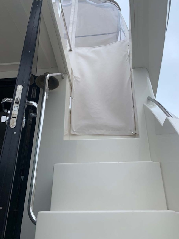 Carver-C40 Command Bridge 2014-FINAL TOUCH Charlestown-Massachusetts-United States-Integral Molded Stairwell to Flybridge-1728543