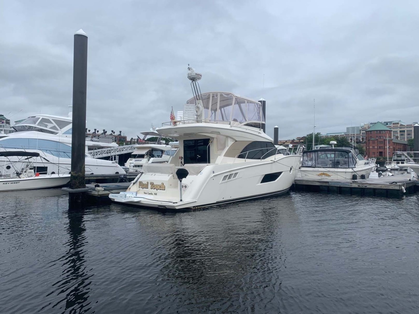 Carver-C40 Command Bridge 2014-FINAL TOUCH Charlestown-Massachusetts-United States-Stern View-1728556 | Thumbnail