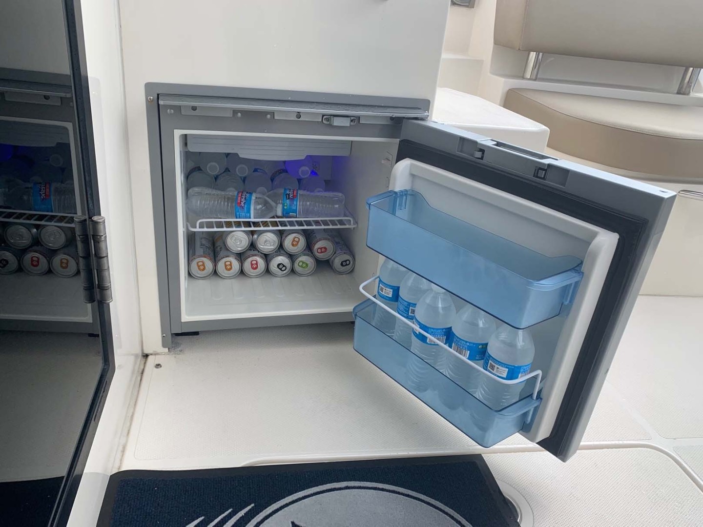 Carver-C40 Command Bridge 2014-FINAL TOUCH Charlestown-Massachusetts-United States-Cockpit Fridge with Freezer Compartment-1728545 | Thumbnail