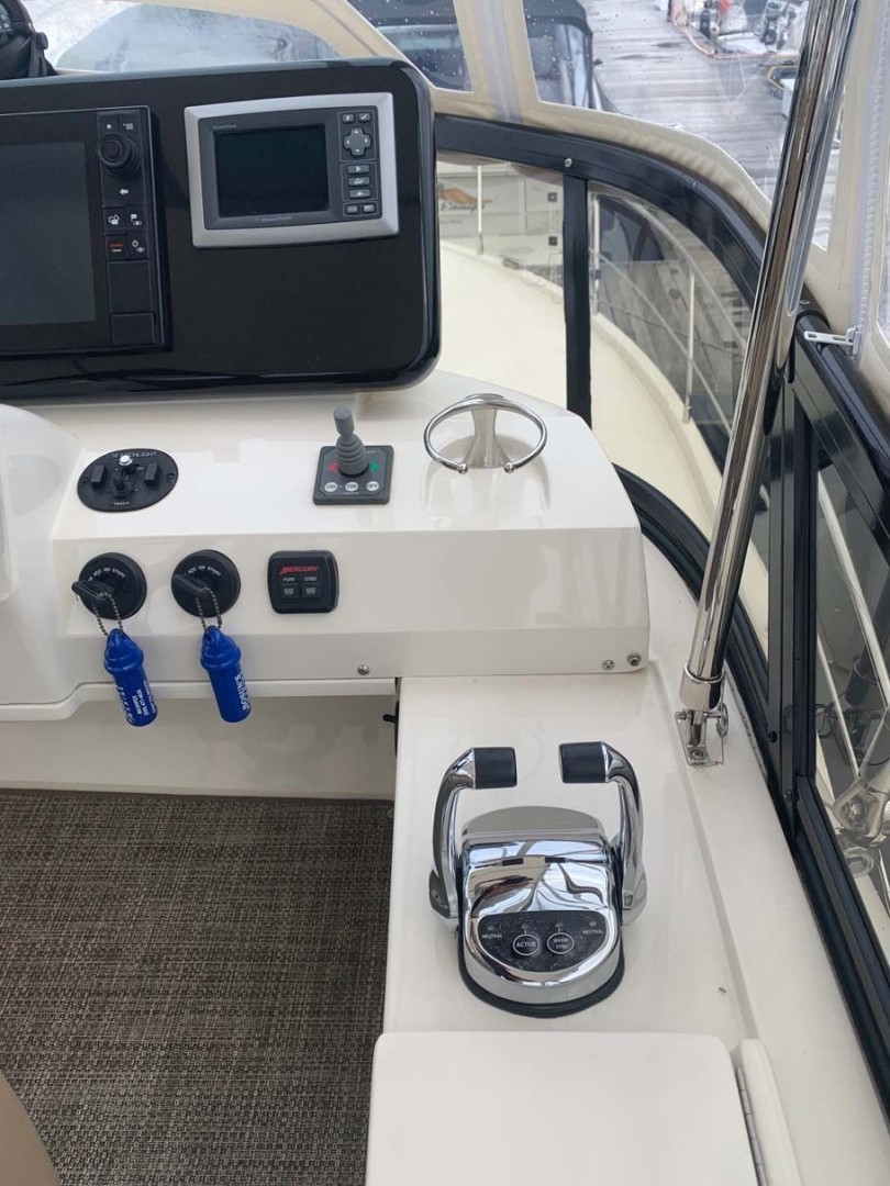 Carver-C40 Command Bridge 2014-FINAL TOUCH Charlestown-Massachusetts-United States-Helm with Digital Engine Controls-1728540 | Thumbnail