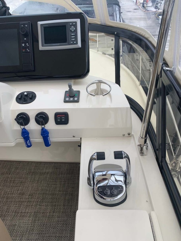 Carver-C40 Command Bridge 2014-FINAL TOUCH Charlestown-Massachusetts-United States-Helm with Digital Engine Controls-1728540
