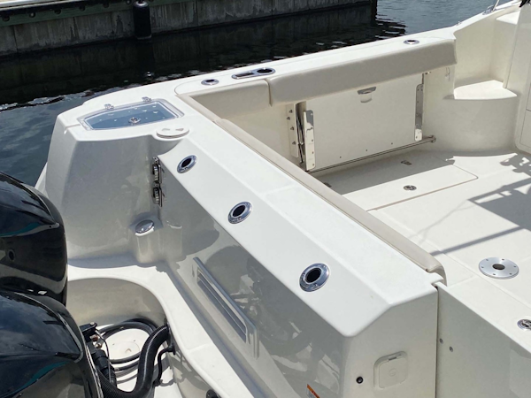 Boston Whaler-315 Conquest 2018 -Key Largo-Florida-United States-Port Seat Retracted and Transom-1733291