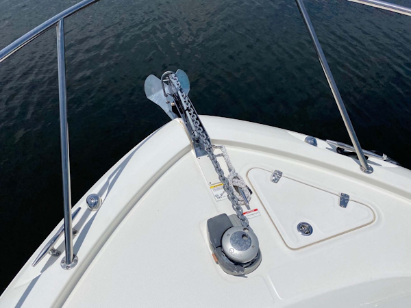 Boston Whaler-315 Conquest 2018 -Key Largo-Florida-United States-Bow Anchor and Windlass-1733275