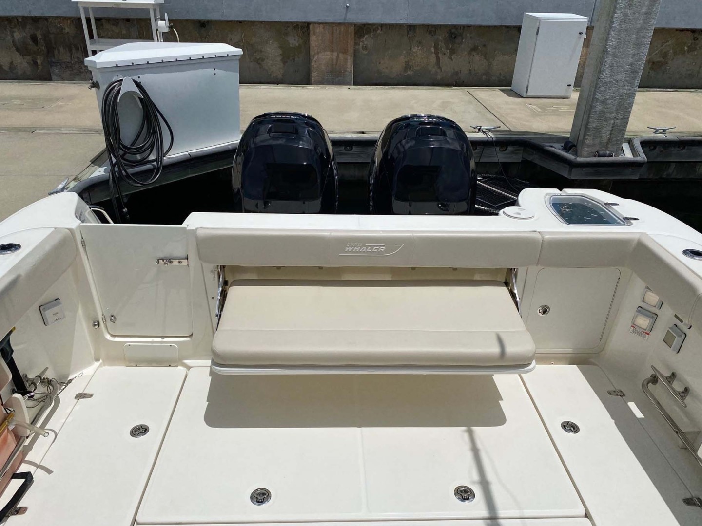 Boston Whaler-315 Conquest 2018 -Key Largo-Florida-United States-Cockpit Aft Seat-1733292 | Thumbnail