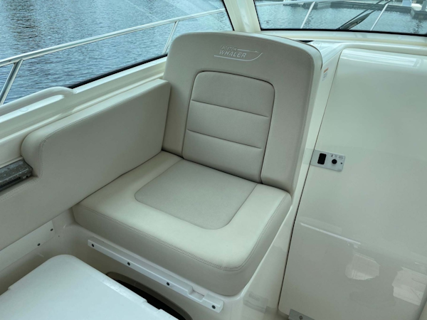 Boston Whaler-315 Conquest 2018 -Key Largo-Florida-United States-Companion Seat-1733277