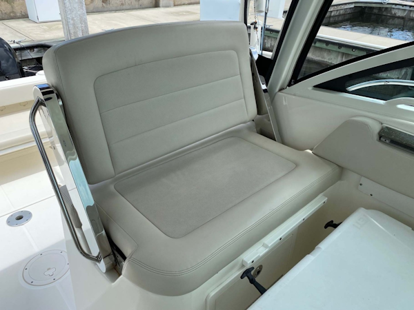 Boston Whaler-315 Conquest 2018 -Key Largo-Florida-United States-Reversible Seat-1733279