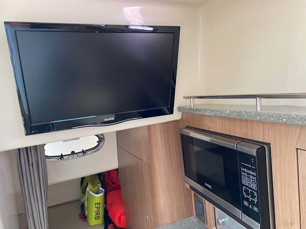 Boston Whaler-315 Conquest 2018 -Key Largo-Florida-United States-Cabin Flat Screen TV-1733269
