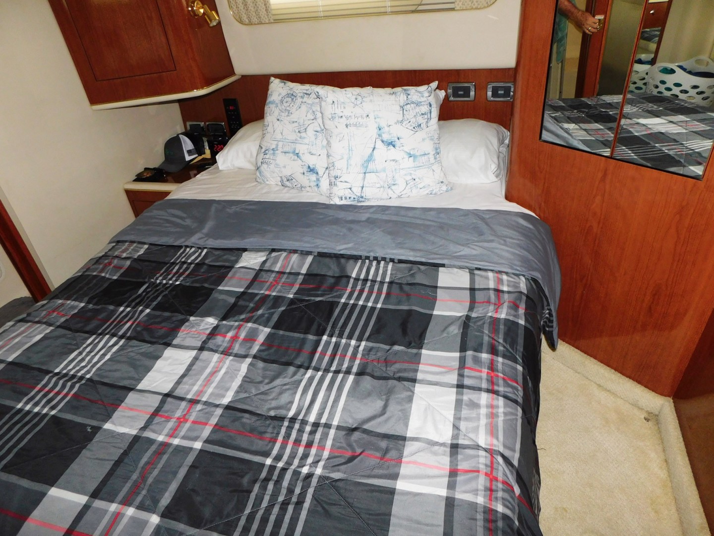 Sea Ray-420 Aft Cabin Motor Yacht 2002-TRAVELER Merritt Island-Florida-United States-Aft Master-1749402 | Thumbnail