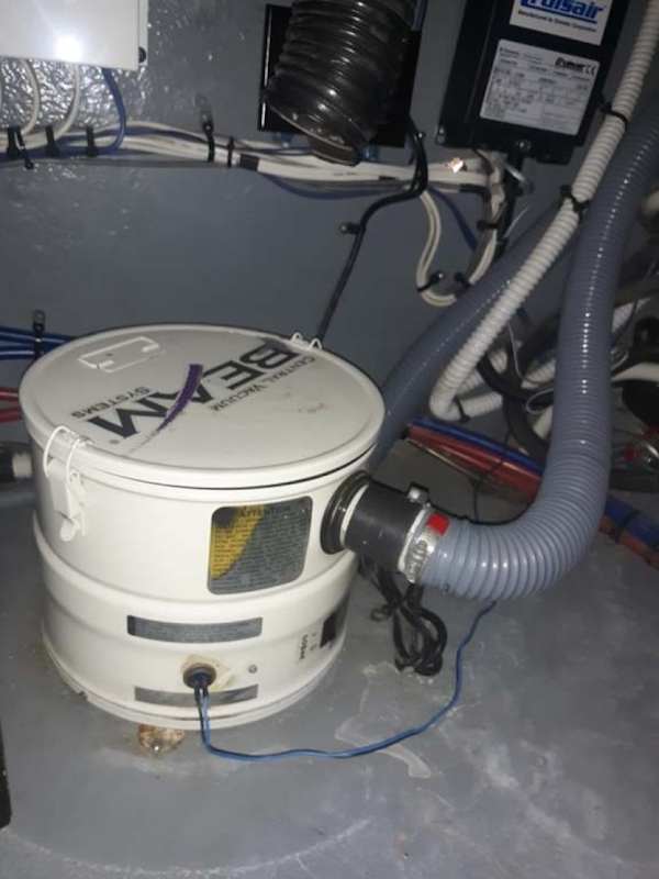 Sea Ray-420 Aft Cabin Motor Yacht 2002-TRAVELER Merritt Island-Florida-United States-Vacuum System-1749452