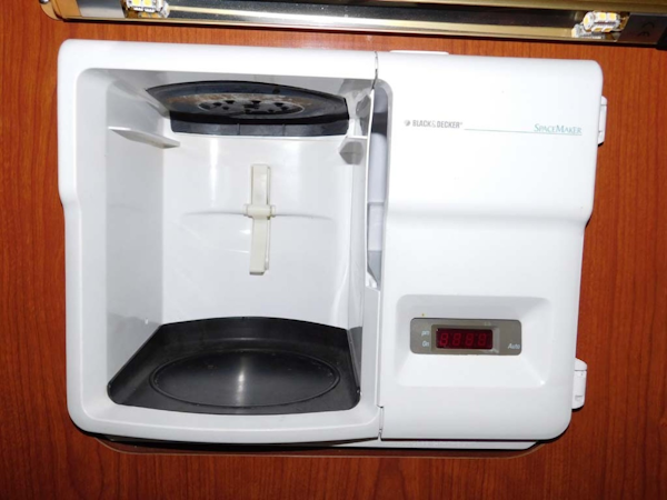 Sea Ray-420 Aft Cabin Motor Yacht 2002-TRAVELER Merritt Island-Florida-United States-Black and Decker SpaceSaver Coffee Maker-1749400
