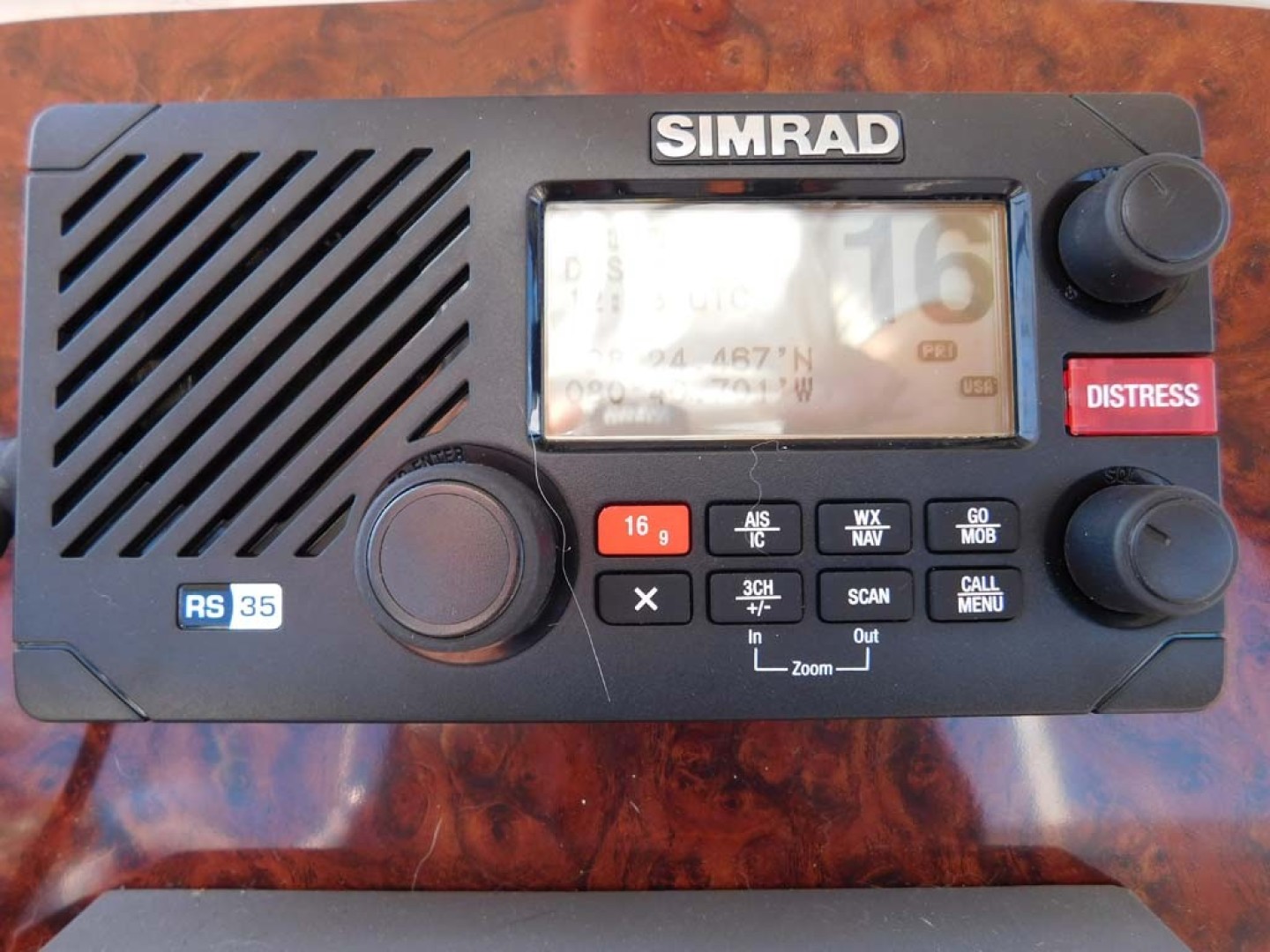 Sea Ray-420 Aft Cabin Motor Yacht 2002-TRAVELER Merritt Island-Florida-United States-Simrad VHF RS35-1749430 | Thumbnail