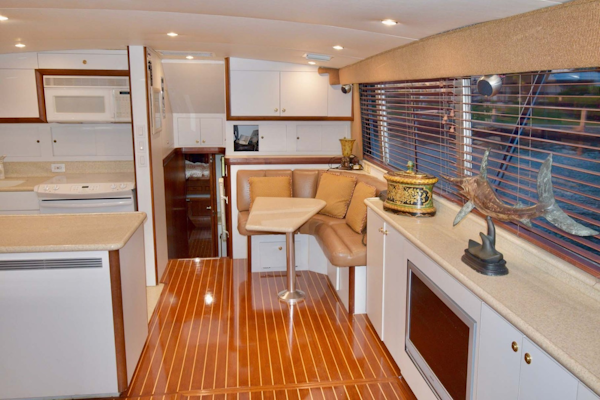 Bertram-54 Convertible 1981-Extractor Marathon-Florida-United States-Salon and Galley-1807116